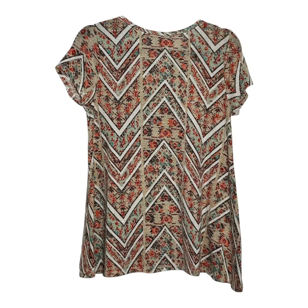 New Directions Weekend Womens Medium Chevron Floral Sharkbite Hem Knit Top Coral